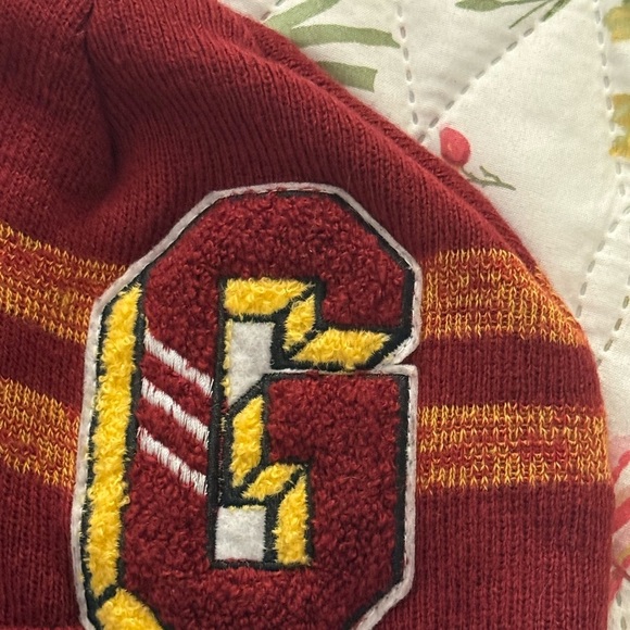 Gryffindor Men's Knit Beanie - Maroon and Gold - Picture 2 of 5